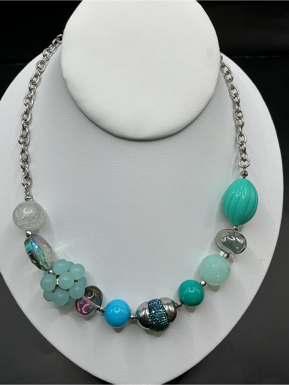 ERICA LYONS MULTI BLUE BEADED STRAND NECKLACE